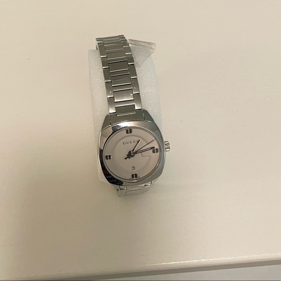 Authentic GUCCI
Stainless Steel Analog Bracelet Watch - Picture 4 of 6